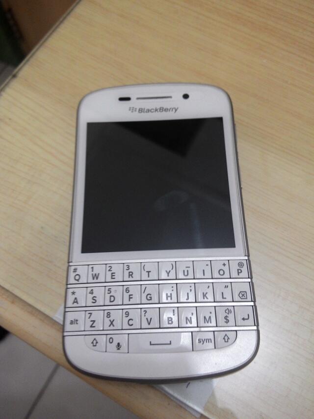 JUAL BLACKBERRY Q10 WHITE GRS RESMI PANJANG