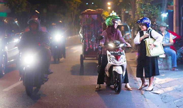 (FOTO JILBABER dan SUSTER) Ningrum Bersyukur Fotonya dengan Suster Patrice Inspirasi