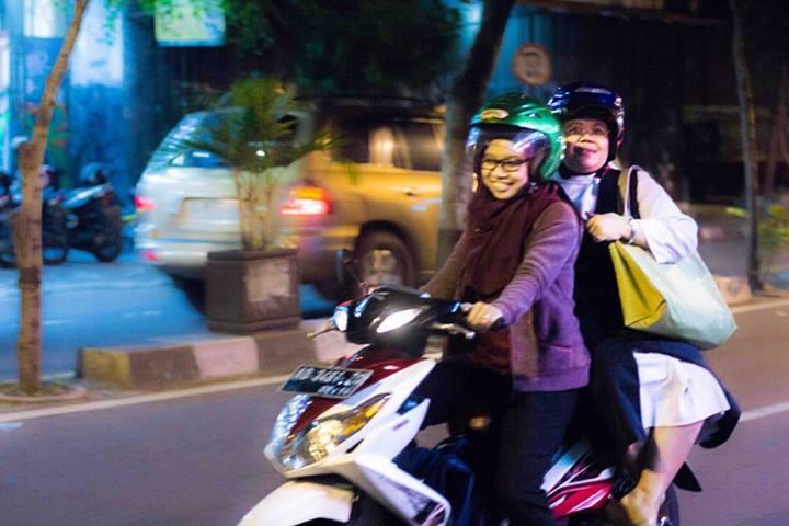 (FOTO JILBABER dan SUSTER) Ningrum Bersyukur Fotonya dengan Suster Patrice Inspirasi