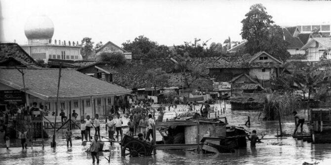 5 banjir besar yang pernah melumpuhkan Jakarta &#91;1918-2013&#93;