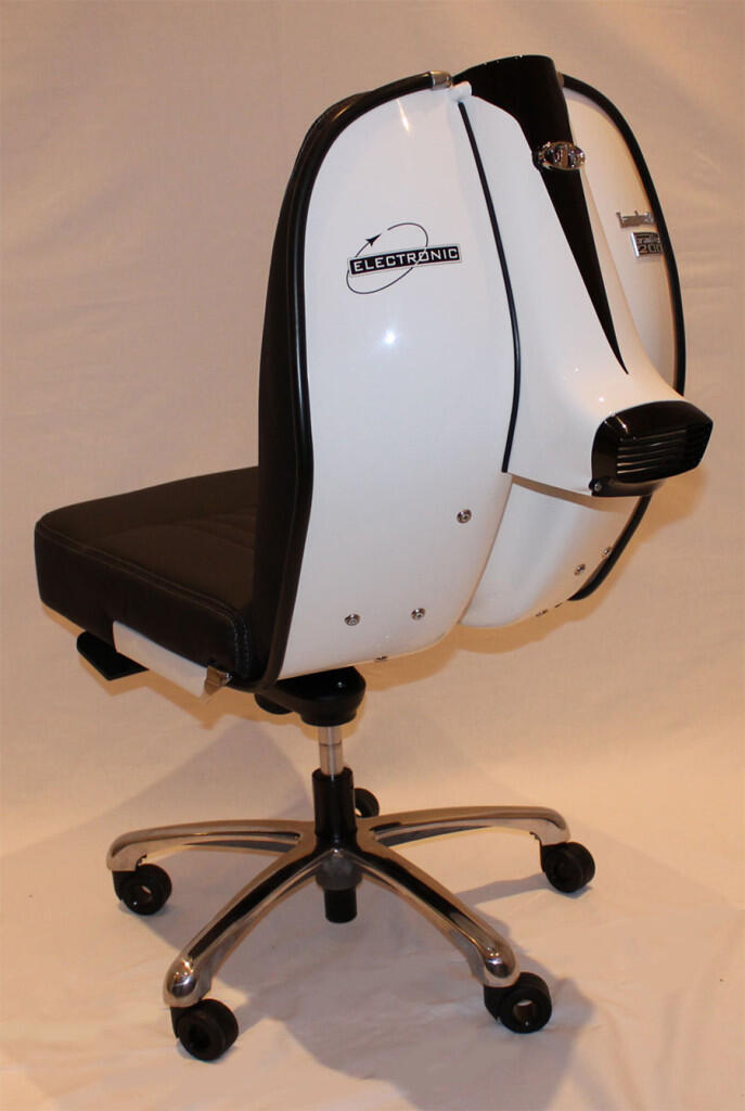 &quot; Kursi unik model Lambreetta scooter &quot;, di buat dengan tangan !