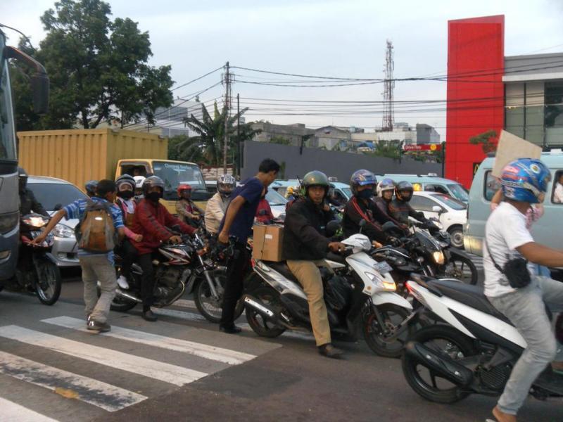 Alasan Mengapa Sering Kali Malas Tinggal di Indonesia 