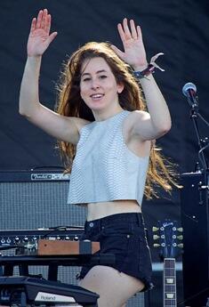 &#91;Fanbase&#93; HAIM: Este Arielle Haim, Danielle Sari Haim, and Alana Mychal Haim