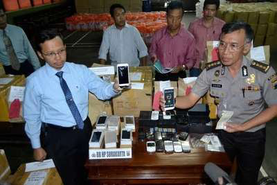 Polda Jateng Akan Musnahkan Ratusan Galaxy S4 dan Blackberry KW