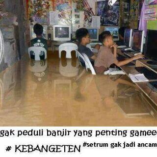 &#91;WOW&#93;”MAEN&quot; GAME walaupun banyak rintangan....agan berani????