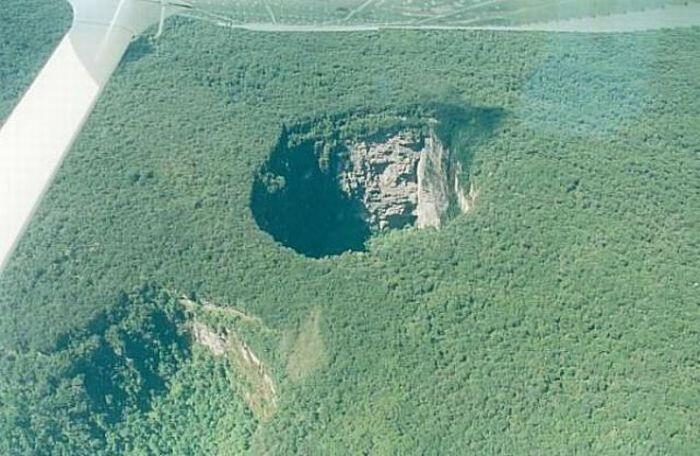 Lubang Misterius di DUNIA