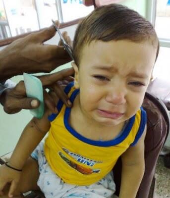 Ekspresi Anak Kecil Saat Potong Rambut