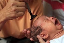 Ekspresi Anak Kecil Saat Potong Rambut
