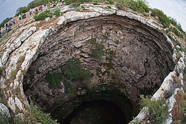 Lubang Misterius di DUNIA