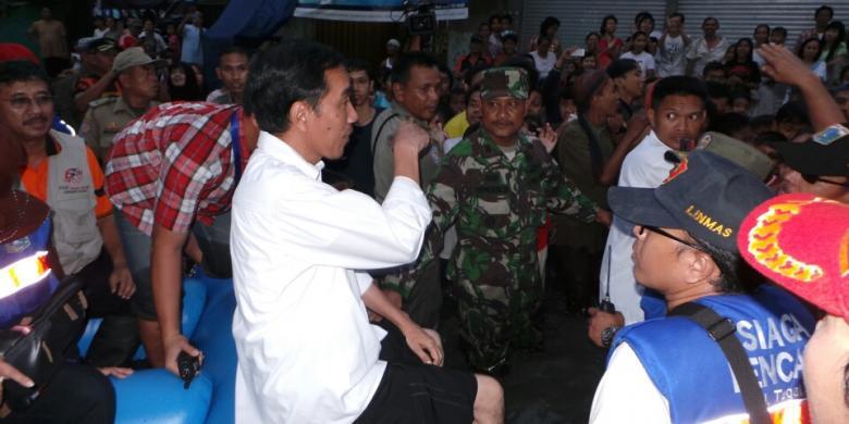 Pak Jokowi &quot;blusukan&quot; ke lokasi banjir