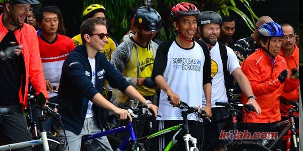 Jokowi: Kalau Balapan dengan Lorenzo, Saya Menang