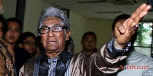 Adnan Buyung Menantang KPK dan Larang Anas Jawab Pertanyaan KPK