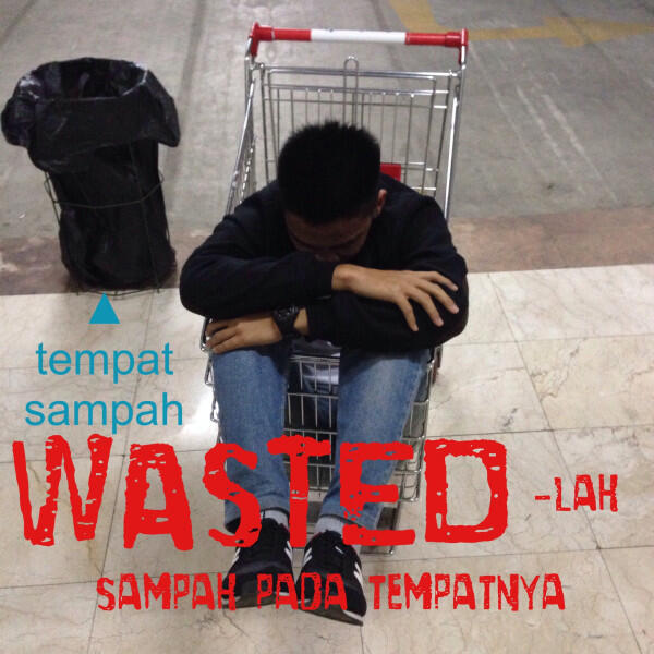 6 Pose Aneh Orang Pas Nelepon