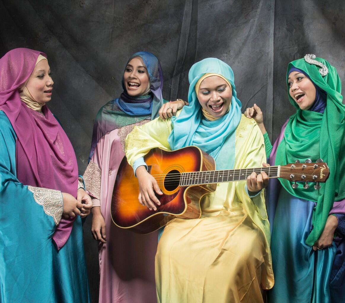 Antara Seni, Adat, dan Budaya