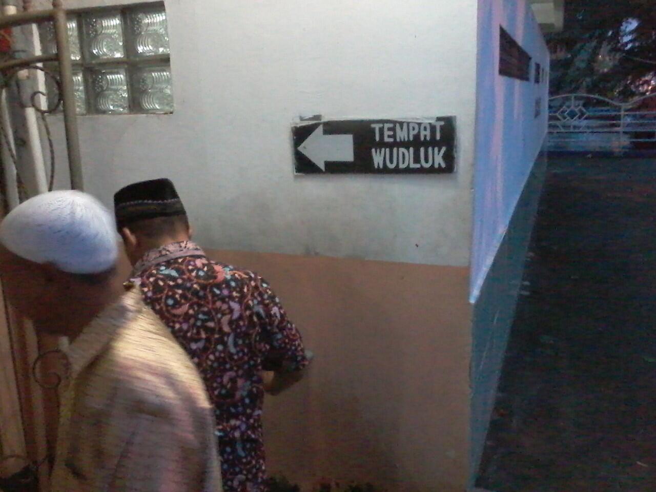 masjid ini salah nulis kali ya ?