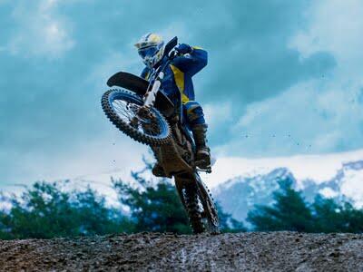 Motor Trail ? ah biasa. Kalau, Truk nge-trail ? Wow...!!