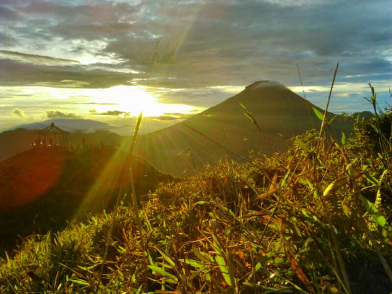 PUNCAK SIKUNIR DIENG