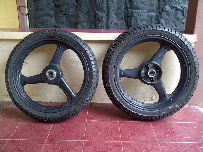 Terjual WTS Velg Tapak Lebar Vixion + Ban Besar Corsa 