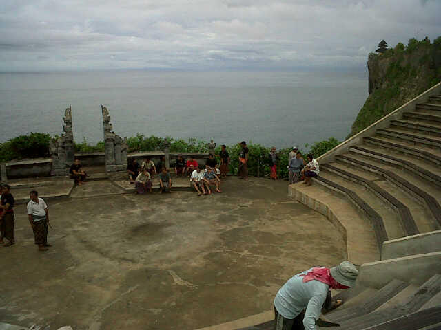 Percaya Tidak percaya gan... SAPU LIDI & Tari Kecak Uluwatu,Bali.