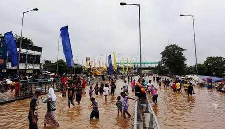 Banjir di Jl Abdullah Syafei Berubah Jadi 'Tempat Wisata'