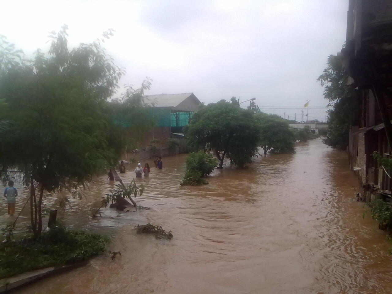 Banjir : Mohon bantuan doa dari Kaskuser (korban banjir lainnya bs ikut upload pic)