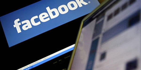 Wah, Facebook Ternyata 'Obok-obok' SMS Anda Buzz It