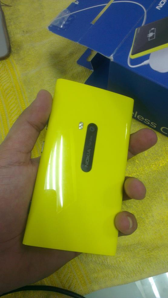 Nokia Lumia 920 yellow mulus bgt fullset plus carger wifi portable cod bogor only