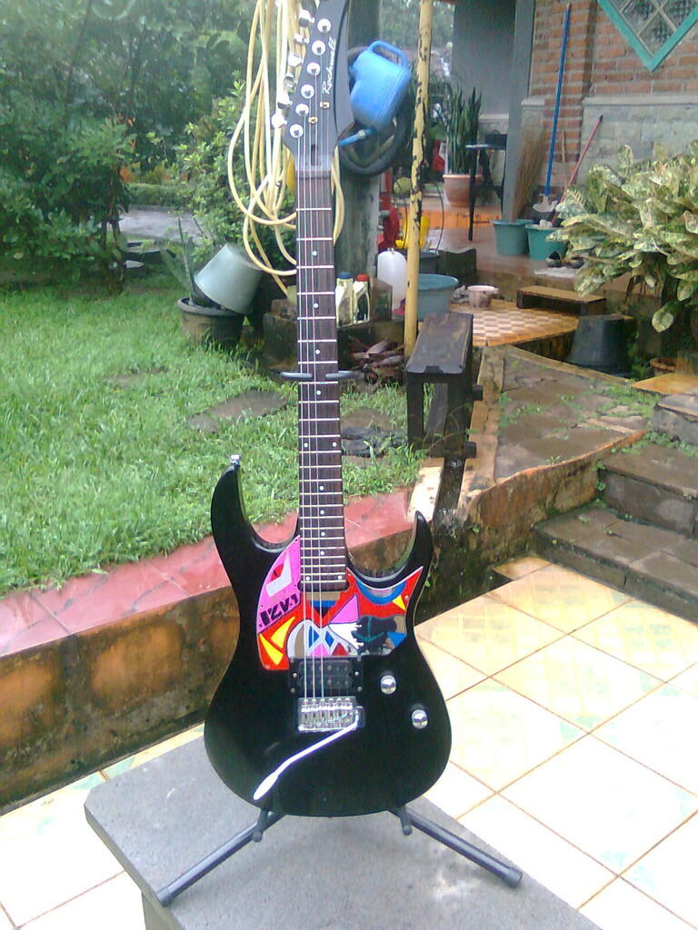 Terjual JUAL PAKETAN GITAR ELEKTRIK ROCKWELL RG01 + EFEK 