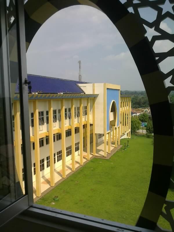 SEKOLAH TINGGI EKONOMI ISLAM (STEI) TAZKIA, BOGOR