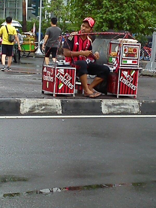 Loyalitas tanpa batas seorang tukang kue (Milanisti masuk)