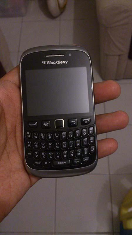 Blackberry Curve 3G 9320 (Armstrong) Muluss tanpa baret, Ex Wanita, Garansi msh 19bln