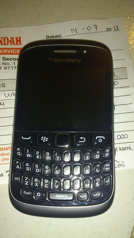 Blackberry Curve 3G 9320 (Armstrong) Muluss tanpa baret, Ex Wanita, Garansi msh 19bln