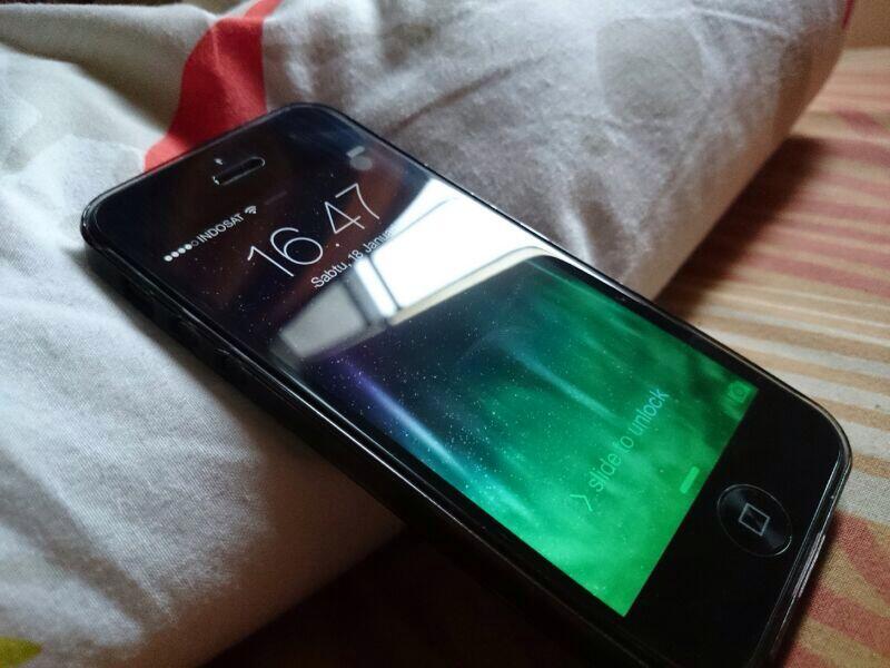 Want to Sell : Iphone 5 Black 16GB (Bonus Temppered Glass + SPIGEN Case Ultraslim)