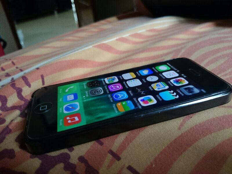 Want to Sell : Iphone 5 Black 16GB (Bonus Temppered Glass + SPIGEN Case Ultraslim)