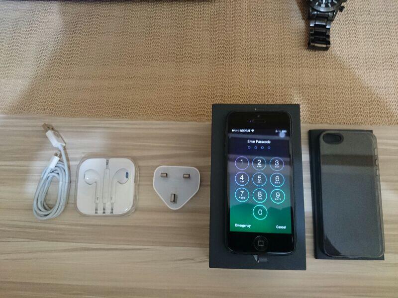 Want to Sell : Iphone 5 Black 16GB (Bonus Temppered Glass + SPIGEN Case Ultraslim)