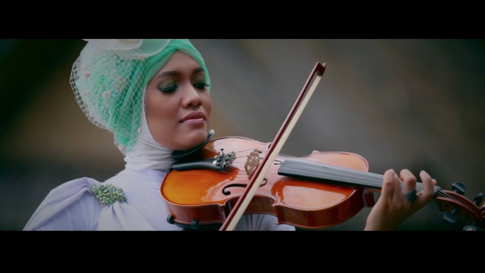 Antara Seni, Adat, dan Budaya