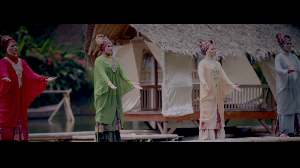 Antara Seni, Adat, dan Budaya
