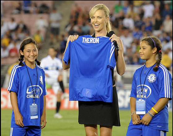SELEBRITIS DUNIA YANG MERUPAKAN FANS CHELSEA 
