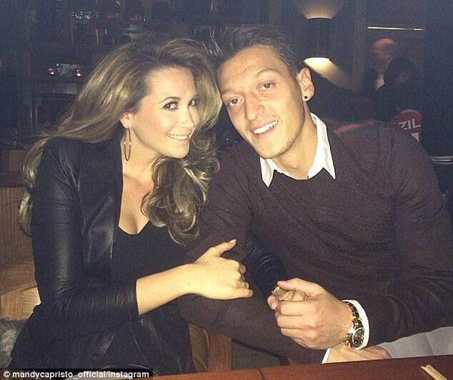 Sexy nya pacar Mesut Ozil (bb++21)