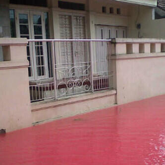 Ada Banjir Warna Pink di Pluit! 