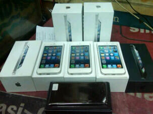 Iphone 5 32gb 64gb black/white. Rekber Wellcome.