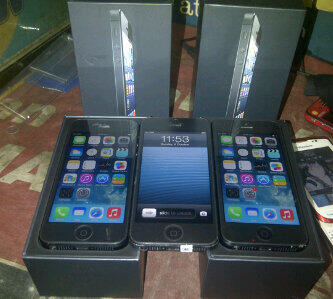 Iphone 5 32gb 64gb black/white. Rekber Wellcome.
