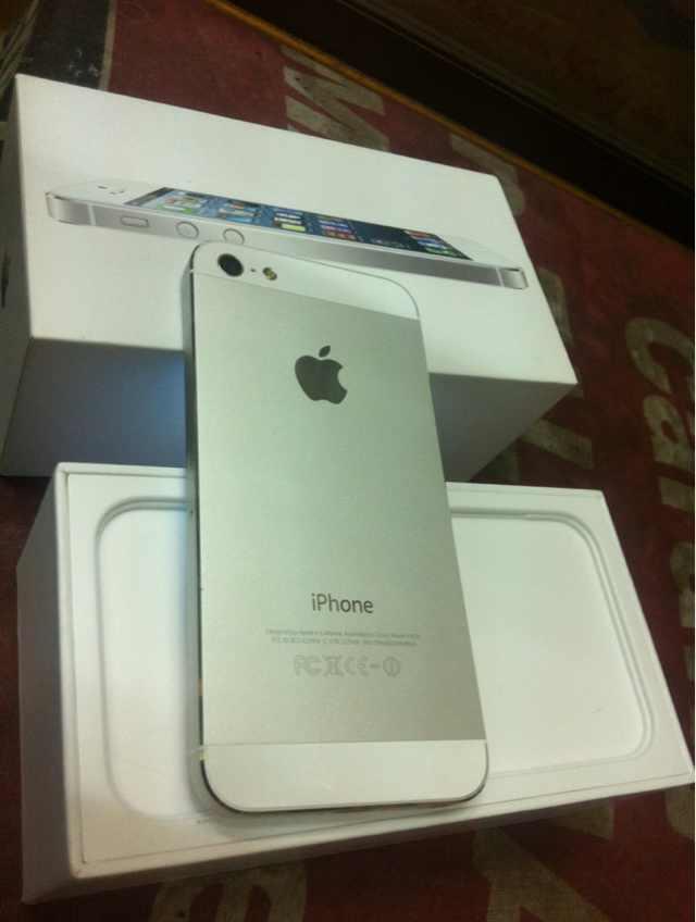 Iphone 5 32gb 64gb black/white. Rekber Wellcome.