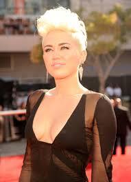 Perubahan Gaya Miley Cyrus yang menyerupai Devin Star Tailes &quot;DEV&quot;