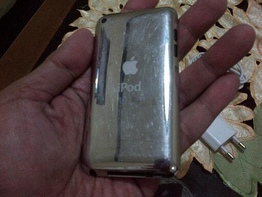 iPod touch 4th gen 32gb black camera mulus 95% murah cuma Rp.1.099.000,- doanks.