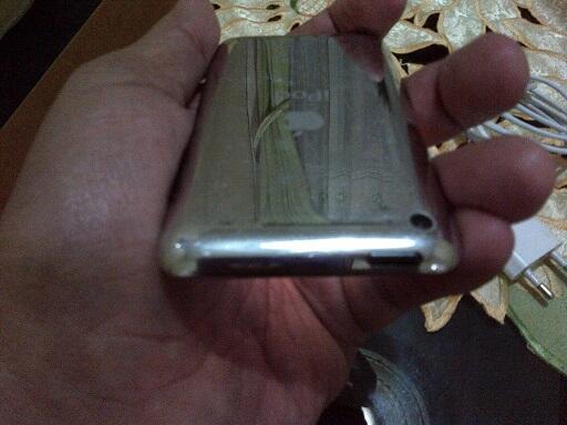iPod touch 4th gen 32gb black camera mulus 95% murah cuma Rp.1.099.000,- doanks.