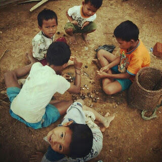 10 Jajanan SD Yang Nggak Bisa Dimakan, Tapi Laku