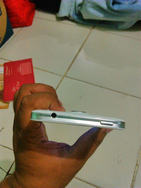 Lenovo S890 white fullset cuma Rp 1.700.000