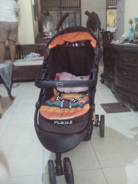 Stroller Baby merk Pliko