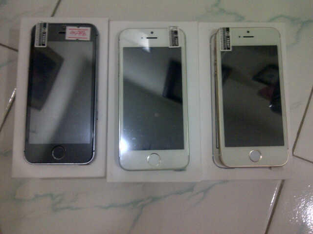 PUSAT iphone 5s,5c samsung note 3,2 s4 REPLIKA Blackberry BM murah tapi ga murahan